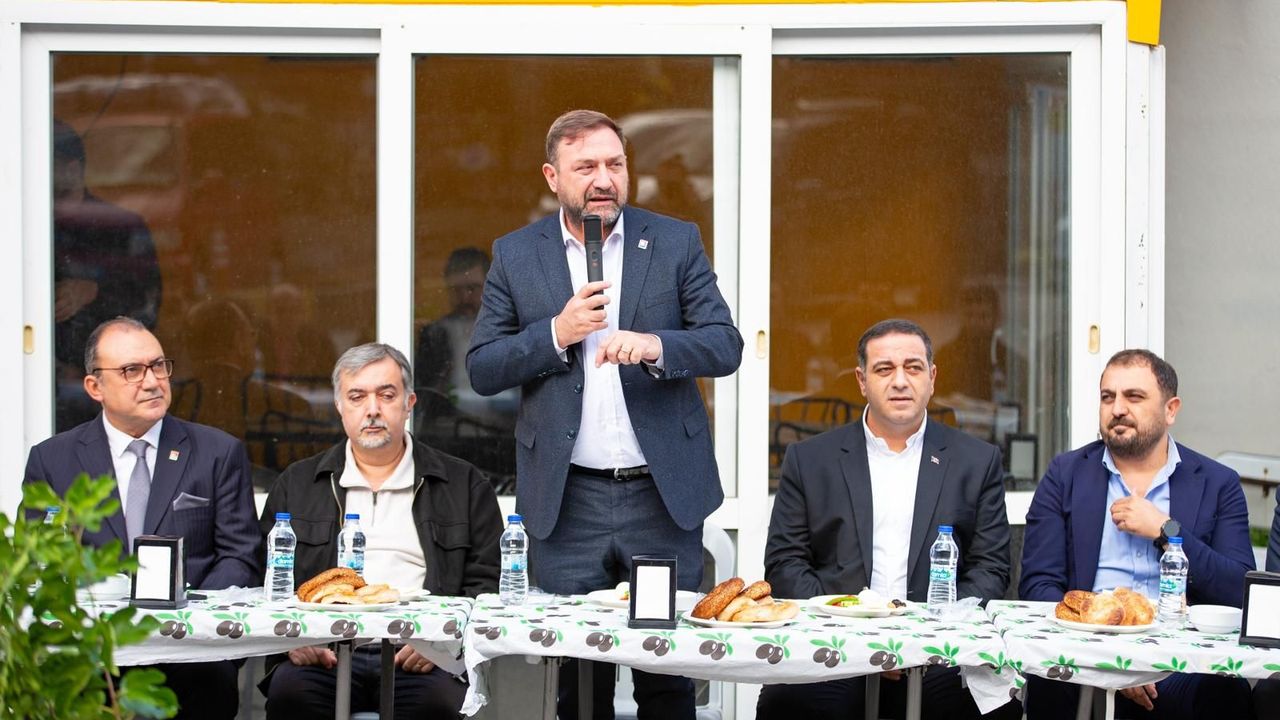 CHP İzmir İl Başkanlığı Narlıdere'de saha çalışmasını sürdürdü