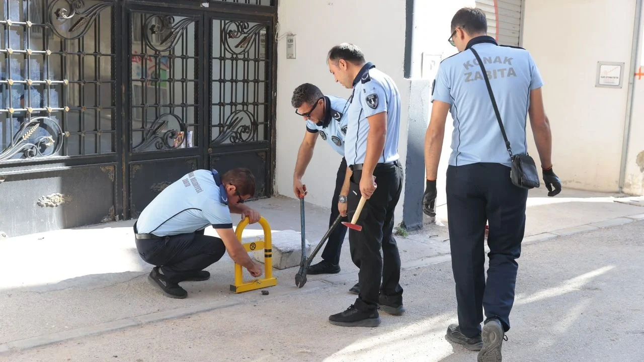 Konak’ta kaldırım ve yol işgali denetimi: Eşrefpaşa’da sıkı uygulama