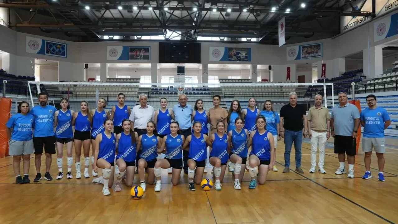 İzmir Millî Eğitim Müdürlüğü Kadın Voleybol Takımı İl Şampiyonu Oldu