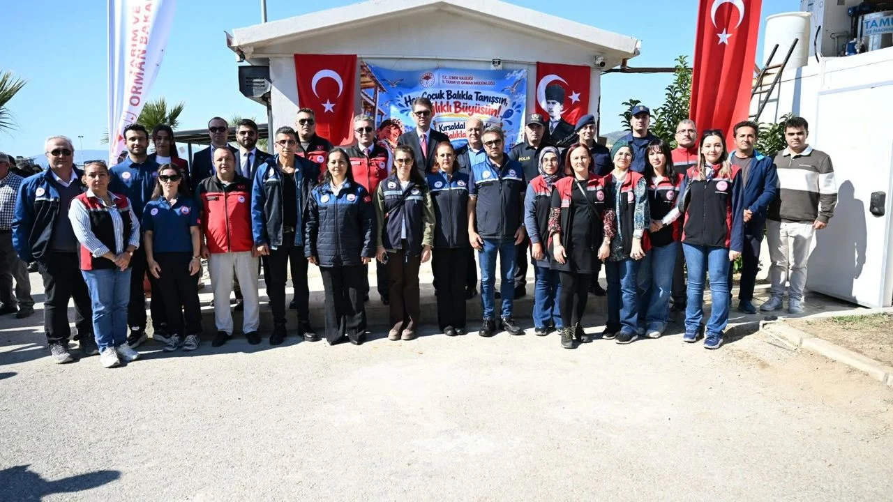 Gümüldür’de 50 öğrenci balıkçılık ve kitaplarla buluştu, sağlıklı beslenme vurgusu