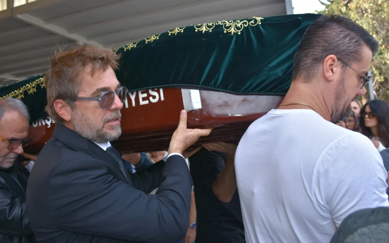 Engin Altan Düzyatan'ın babası İzmir'de toprağa verildi