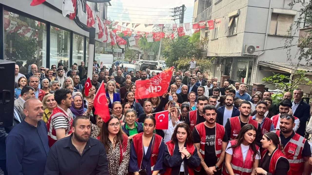 İzmir Buca'da Yeni Parti'de kitlesel istifa: Yüzlerce üye geri döndü