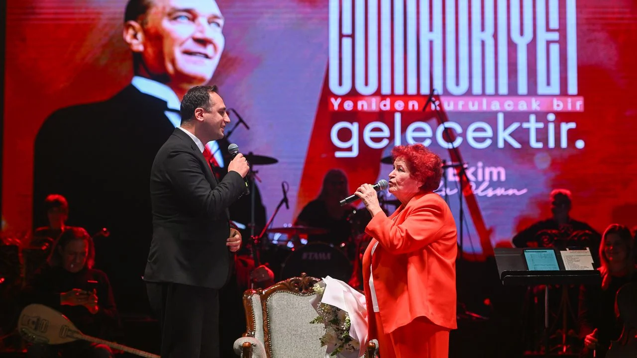 Bornova'da 29 Ekim: Selda Bağcan ve senfoniyle Cumhuriyet coşkusu